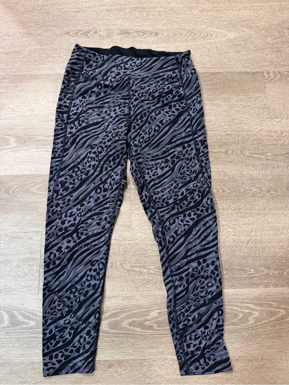 PINK Victoria's Secret Black & Gray Animal Print Leggings